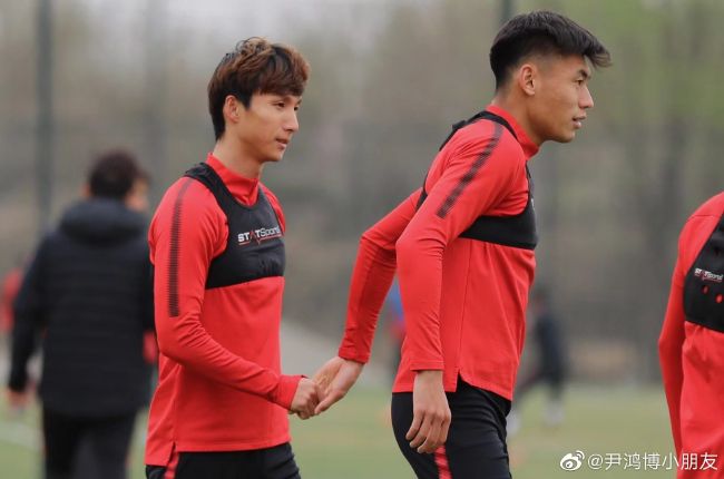 据CorrieredelloSport报道，利物浦现在正在关注亨克中场埃尔哈努斯（BilalElKhannouss），这名年轻球员被认为是目前最有潜力的中场之一。